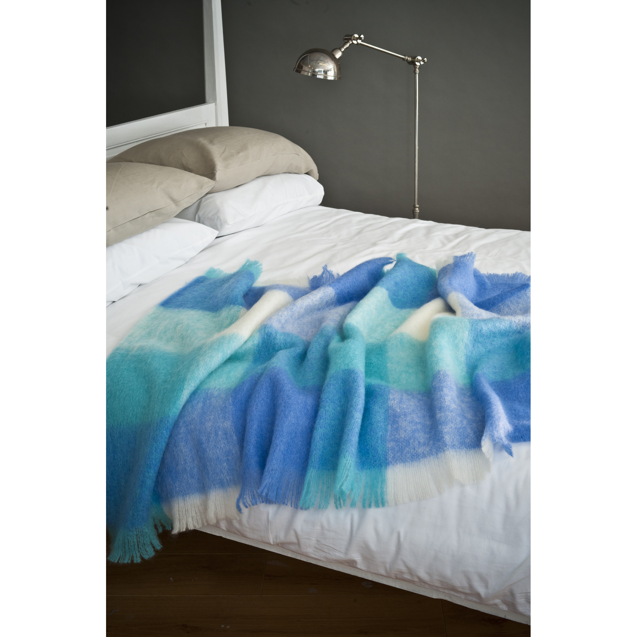 Blue 100% Mohair Throw, Bleu de Prusse