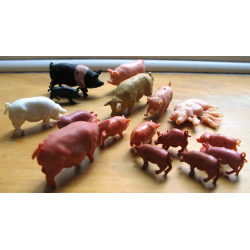 Vintage Plastic Toy Piggies - Collectable toys from Honey Beeswax