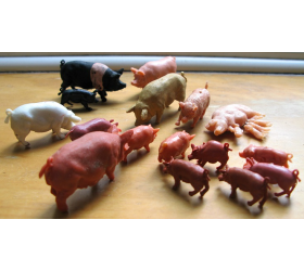 Vintage Plastic Toy Piggies - Collectable toys from Honey Beeswax